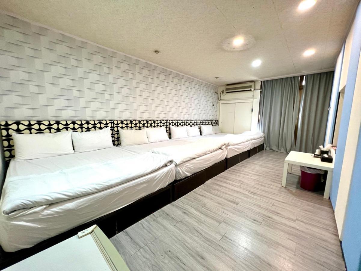 Long House Apartment Taichung Exterior foto
