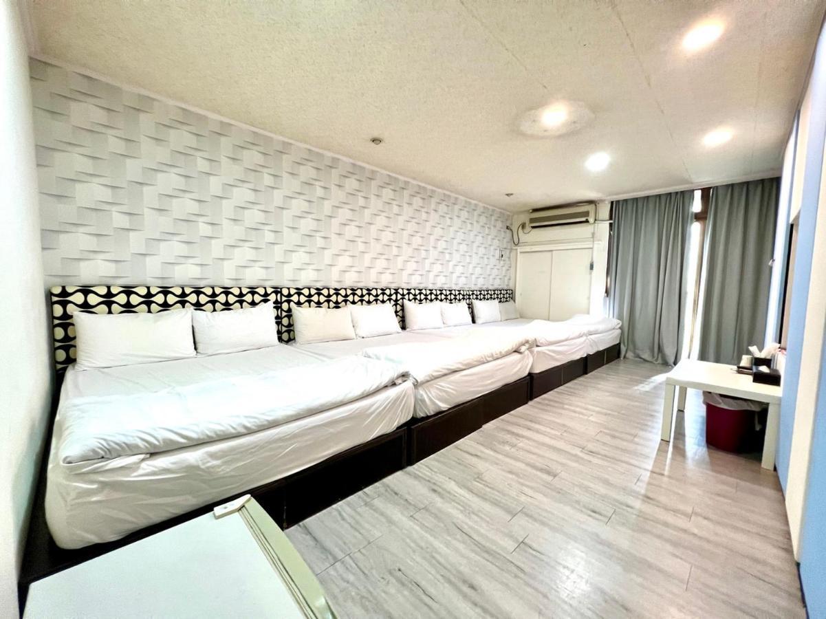 Long House Apartment Taichung Exterior foto