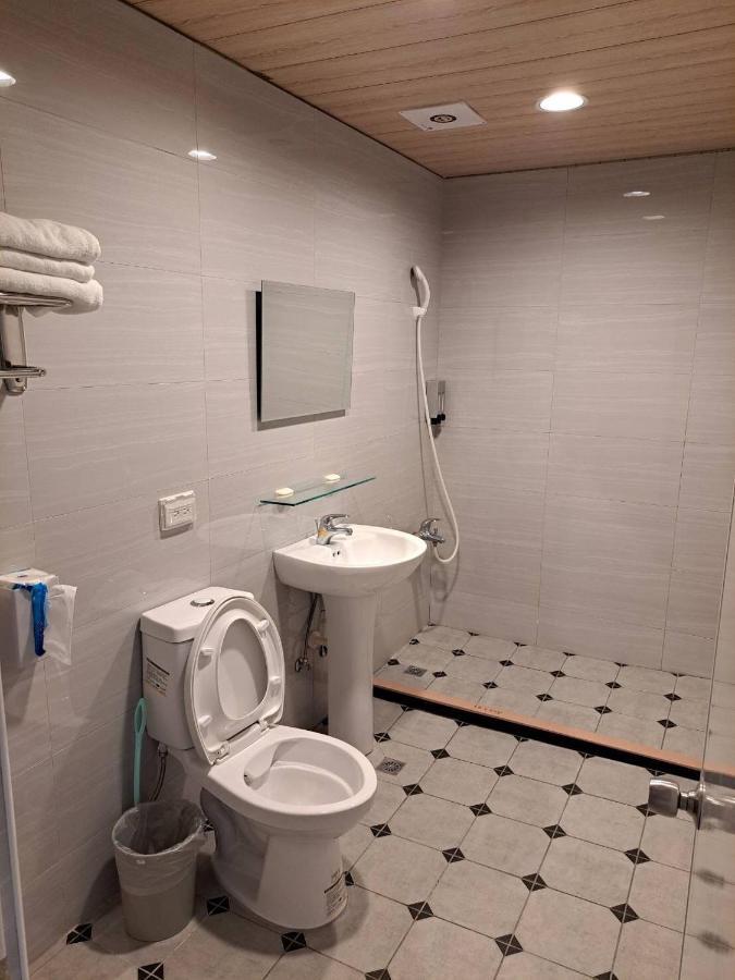Long House Apartment Taichung Exterior foto
