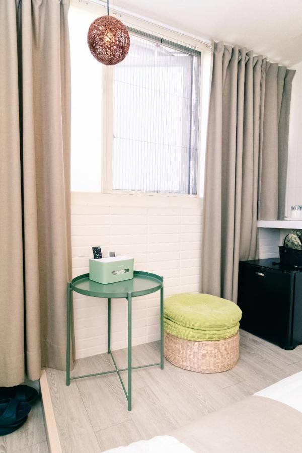 Long House Apartment Taichung Exterior foto